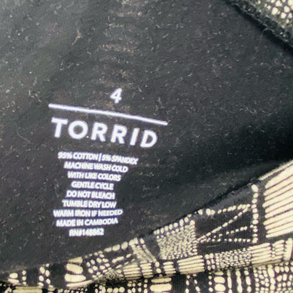 Torrid Capri Pants - Picture 4 of 4